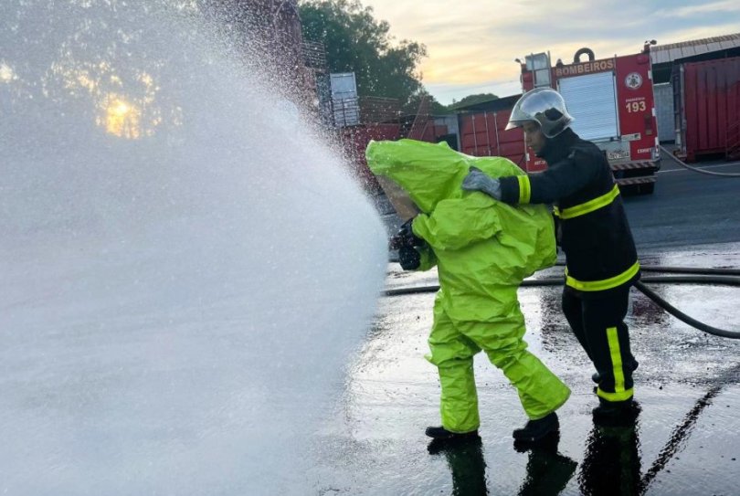 bombeiros-concluem-estagio-de-resposta-a-emergencias-com-produtos-perigosos…