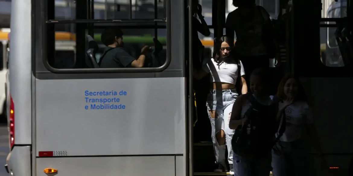 onibus-urbanos-do-rio-terao-orientacoes-de-combate-ao-assedio