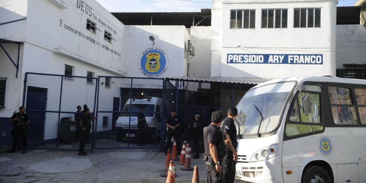 sistema-prisional-transfere-bilhoes-em-custos-para-familias-de-presos