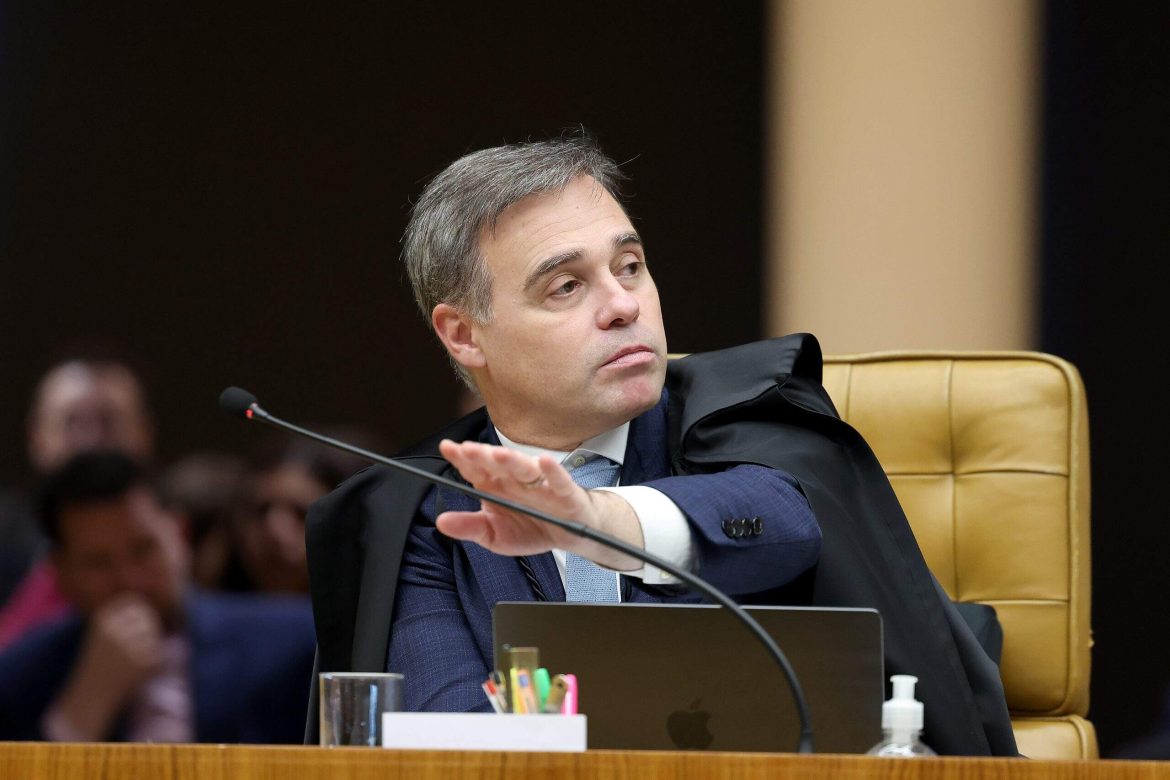 em-decisao-que-afastou-chefe-da-policia-federal,-ministro-do-supremo-andre-mendonca-diz-que-ele-proprio-foi-monitorado-de-forma-ilegal