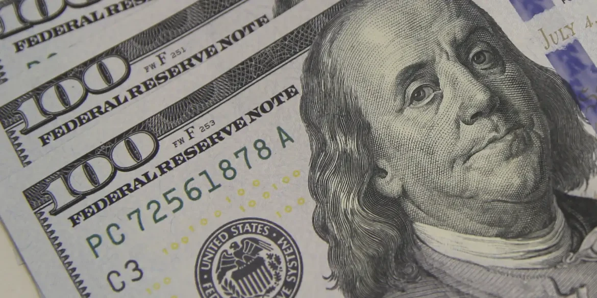 dolar-cai-a-r$-5,08-e-atinge-menor-valor-em-um-mes