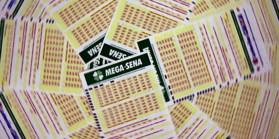 mega-sena-acumula-para-r$-102-milhoes;-confira-os-numeros-sorteados