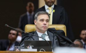 ministro-andre-mendonca-rebate-gilmar-mendes,-nega-vazamentos-e-diz-que-nunca-“transformou-plenario-em-picadeiro”