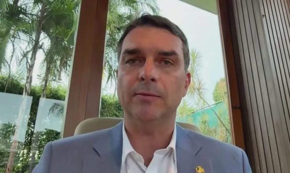 flavio-bolsonaro-diz-que-mantera-reajuste-do-bolsa-familia-se-for-eleito
